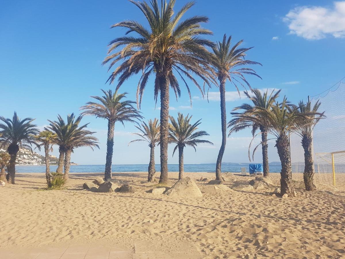 Beautiful Apartment In Front Of Beach, Pool, View Ρόζες Εξωτερικό φωτογραφία